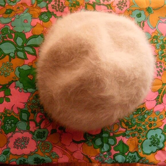 Nathan Baume Wool and Boucle Silk Leather Gloves Kangol Hat and Mink Brooch Lot - Picture 3 of 16